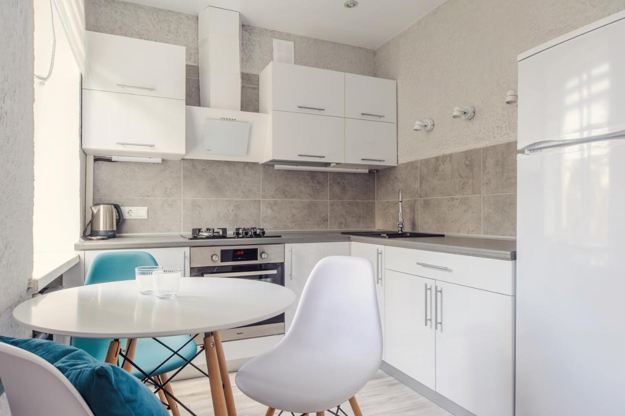 Apartments on Ploscha Yakuba Kolasa Minsk Bagian luar foto